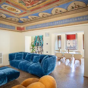 Apartment Urbanicooh Garisenda - Piazza Maggiore View *