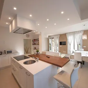 Housmart Berengario 22 Apartment