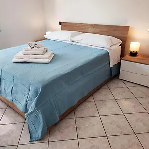 Apartment Calvart 11 4+1 Guest Bologna