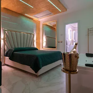 Fashion Gold With Jacuzzi & Car Garage *