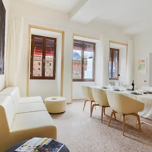 Palazzo Banchi Halldis Apartment