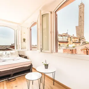 4 Star Two Towers Apartment Bologna