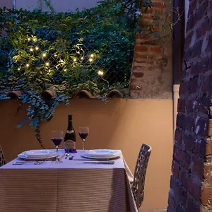“Cupidus” Luxury Suite - Private Patio And Kitchen Apartment