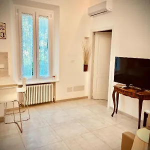 Whitehouse Bologna