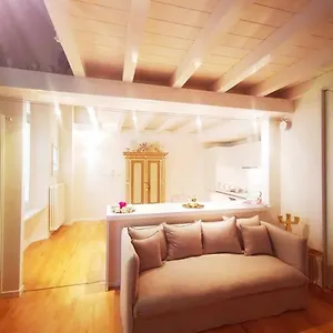 Gombruti14 Boutique Apartment